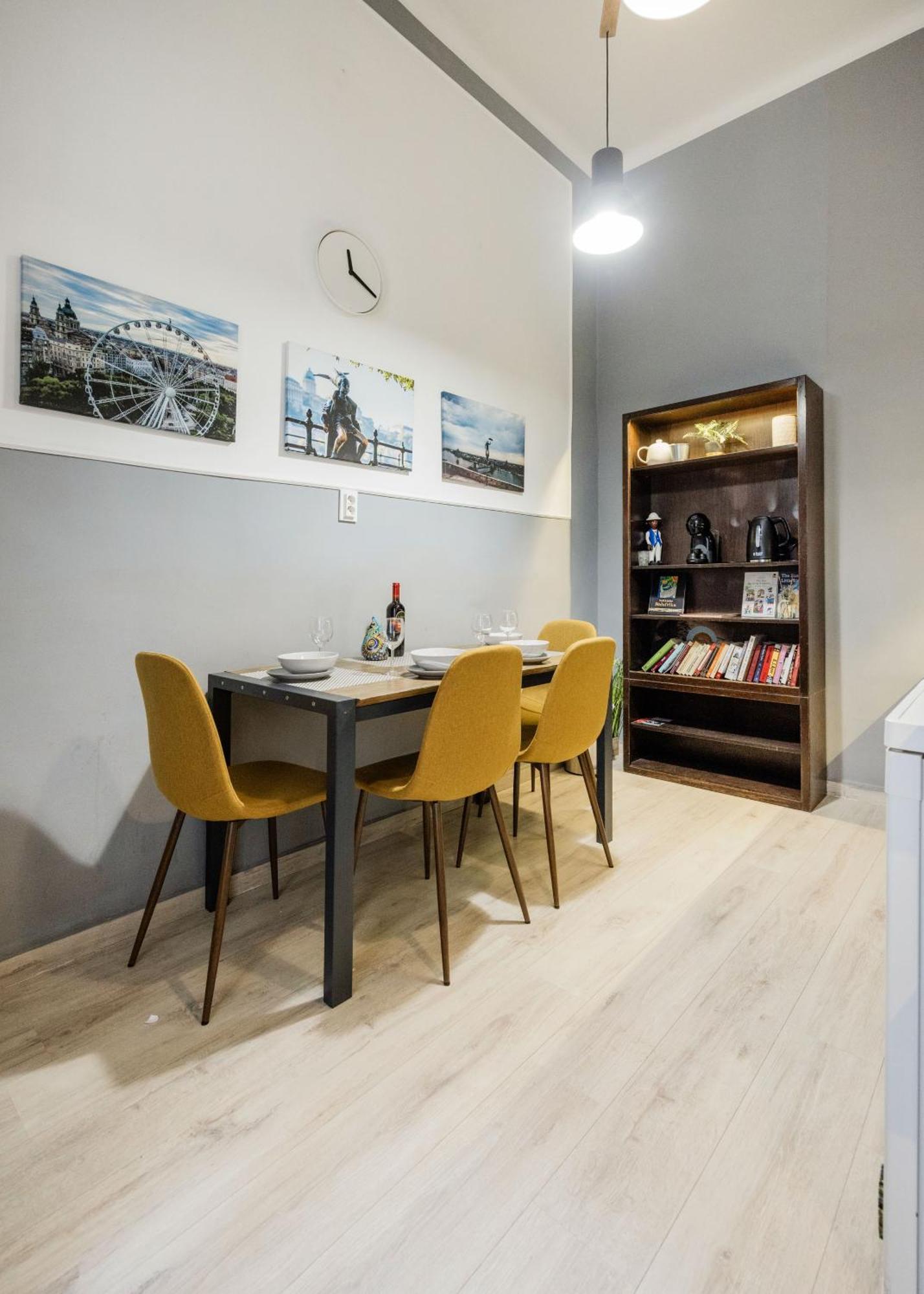 Urban Tranquillity By The Main Shopping Street Budapeste Exterior foto